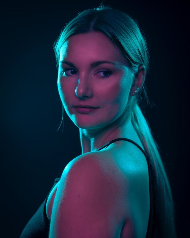 Portrait mit farbigem Licht
