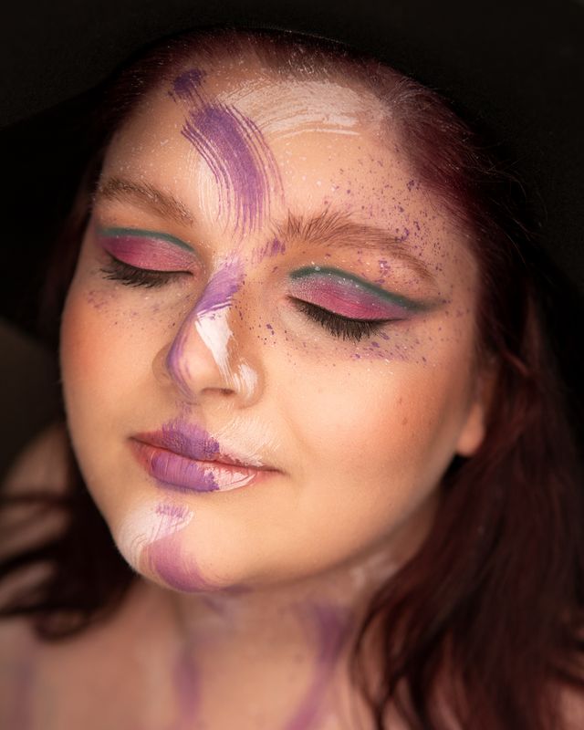 Kreatives Make-up in Lila